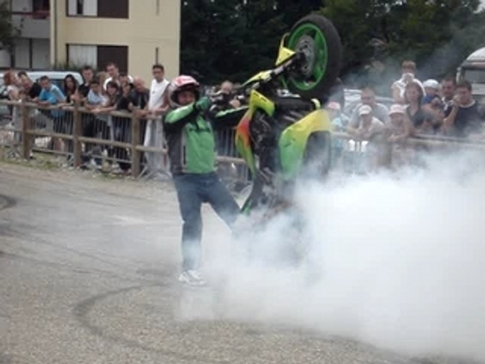 stunt 2007 burn pneu eclate