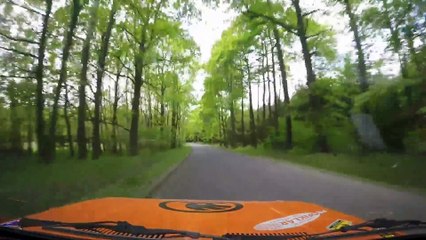 Accident de Rallye filmé au ralenti dans une plaine en République Tchèque