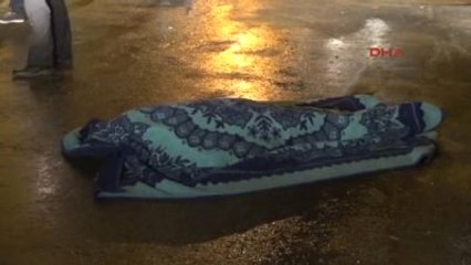 Bursa Dengesini Kaybeden Yaşlı Adam Üçüncü Kattan Düştü