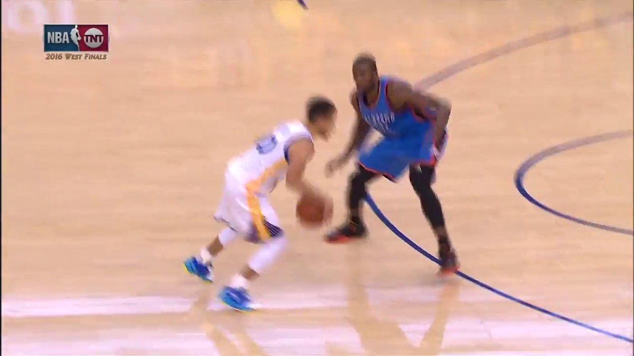 Stephen Curry écoeure le Thunder avec ses tirs à trois-points