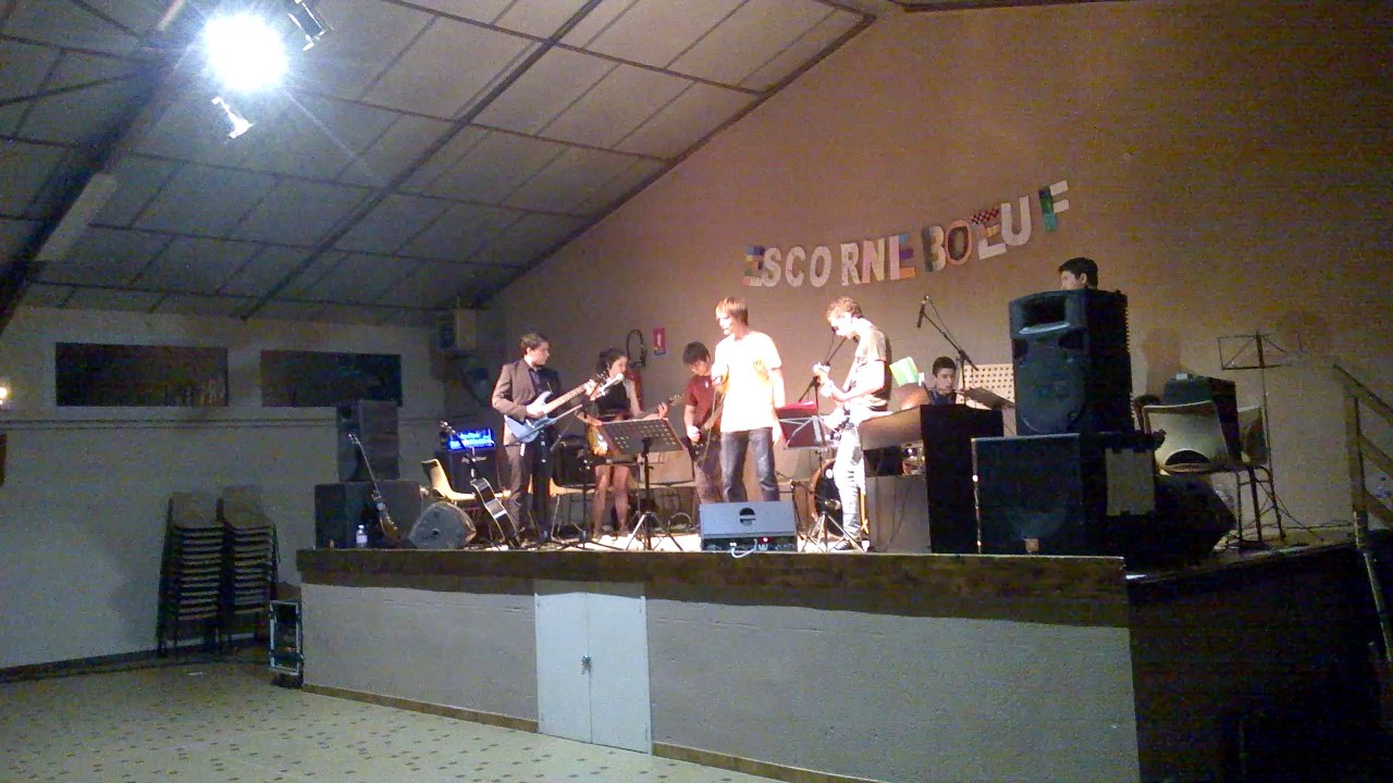 EXTRAIT DU CONCERT DE LA FÊTE D'ESCORNEBOEUF PAR LES ELEVES DE L'ECOLE DE MUSIQUE