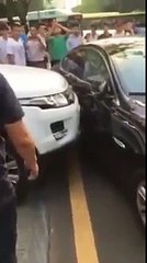 Vejam só a lição que o dono deste Evoque deu ao homem do Jaguar!