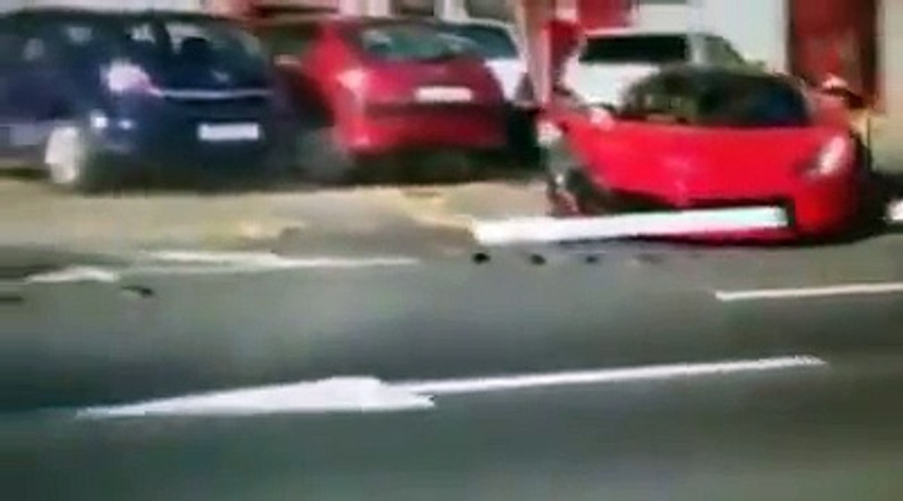 Acidente brutal de um La Ferrari