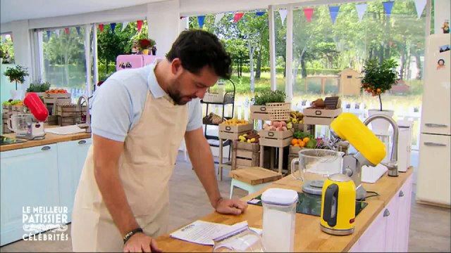 AVANT-PREMIERE EXCLU: Quand Titoff a quelques problèmes avec les indications d'un recette dans Le Meilleur Pâtissier -