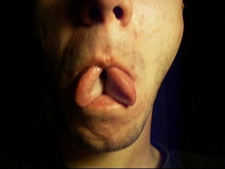 playing with my tounge split