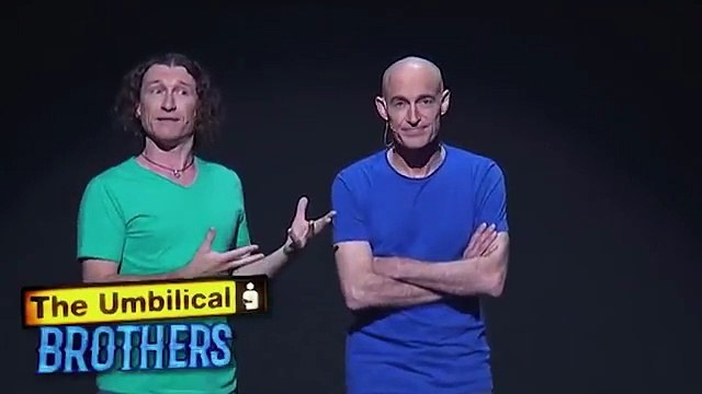 Attaque d'un ours en direct (The Umbilical Brothers)