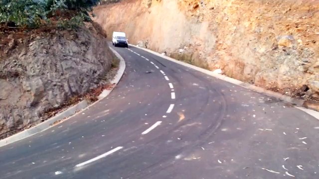 Jovens Tugas mostram como uma express pode ser um bom carro de DRIFT!