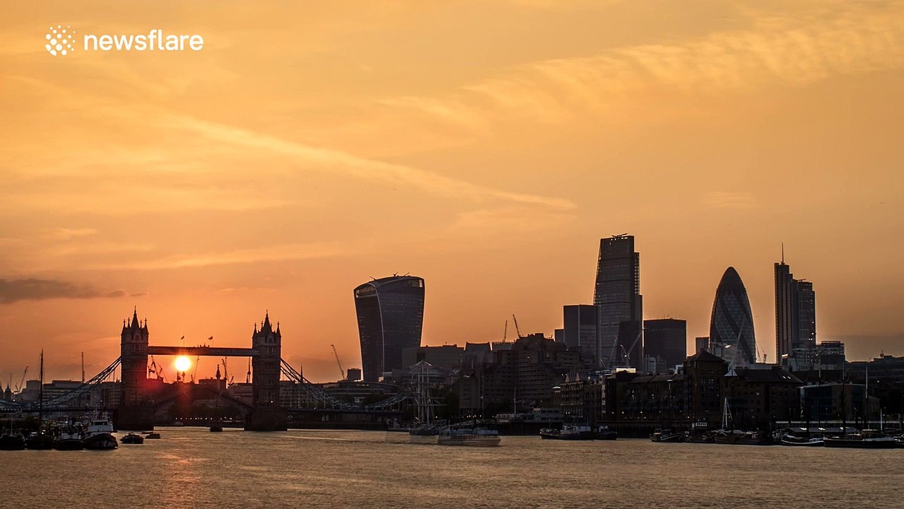Awesome time-lapse of sunset in London, UK