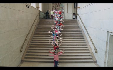 Vue sur les marches du Manège de Chaillot : TILDER - Joëlle Bouvier