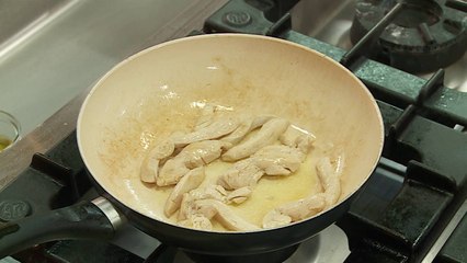 Receta e ditës - Barbunja me fileto pule