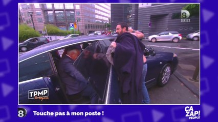Cyril Hanouna, torse-nu, se frotte contre la voiture de Jean-Pierre Raffarin