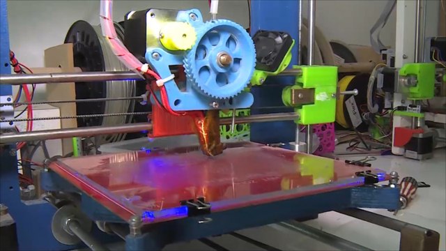 تصنيع طابعة ثلاثية الأبعاد بإمكانيات محدودة بغزة