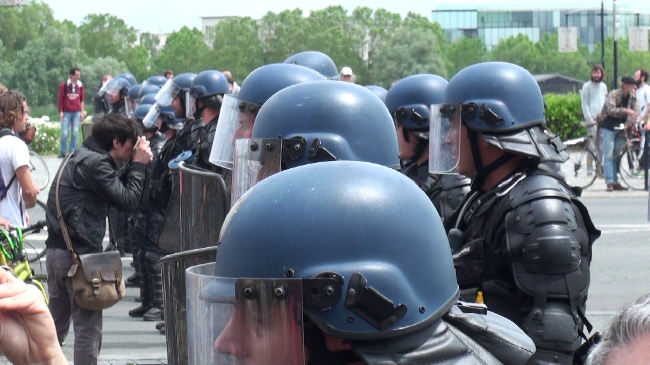 HOLLANDE A BORDEAUX,  RESISTANCE A EL KHOMRI !