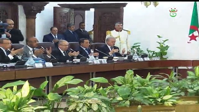 ‫مجلس الوزراء‬ يلتزم دقيقة صمت ترحما على ‫‏روح الرئيس الصحراوي‬