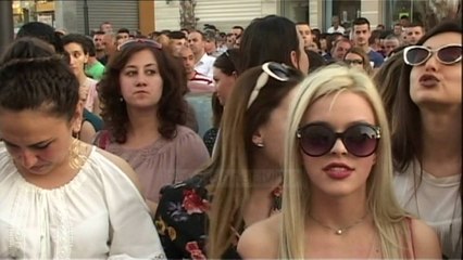 Mbështetësit e Rroshit në shesh - Top Channel Albania - News - Lajme