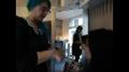 Belle en trois coups de pinceau: le cours de maquillage d'une jeune angoumoisine