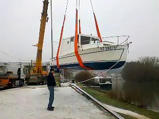 Bateau volant sur le port d'Angoulême