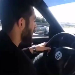 Golfün Direksiyonunu Bırakıp Arka Koltuğa Geçti ..!!