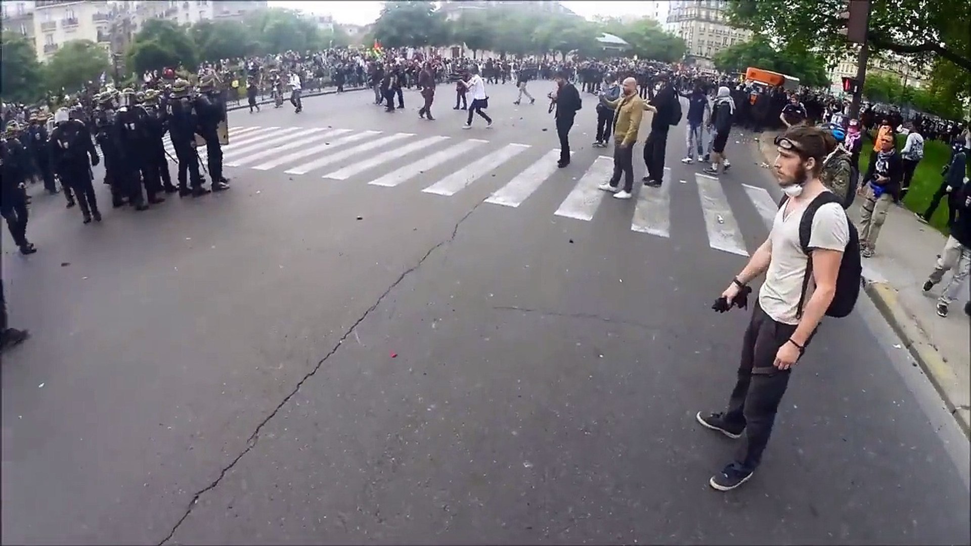 ⁣Policier vs manifestant