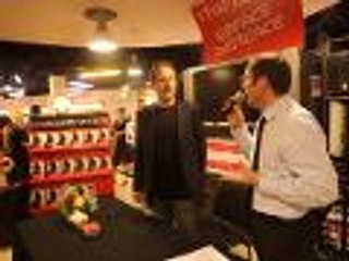 Marc Lévy en dédicace à Chapitre (vidéo Phil Messelet)