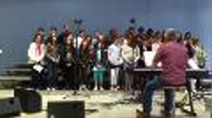 200 collégiens choristes à l'Espace 3000 (vidéo Frédéric Berg)