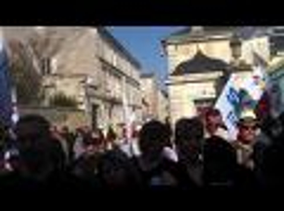 Manif contre la carte scolaire devant la préfecture (vidéo Anne Kerjean)