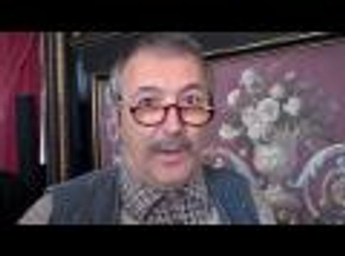 Le comité des fêtes de Ménétreux sème une joyeuse pagaille à la mairie d'Angoulême (vidéo Renaud Joubert)