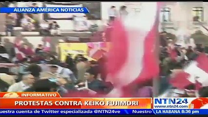 Miles de personas marchan contra la candidatura de Keiko Fujimori en Perú
