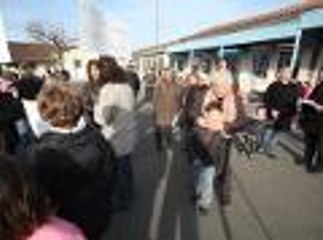 Ambiance dans l'école bloquée de Rivières (vidéo Phil Messelet)