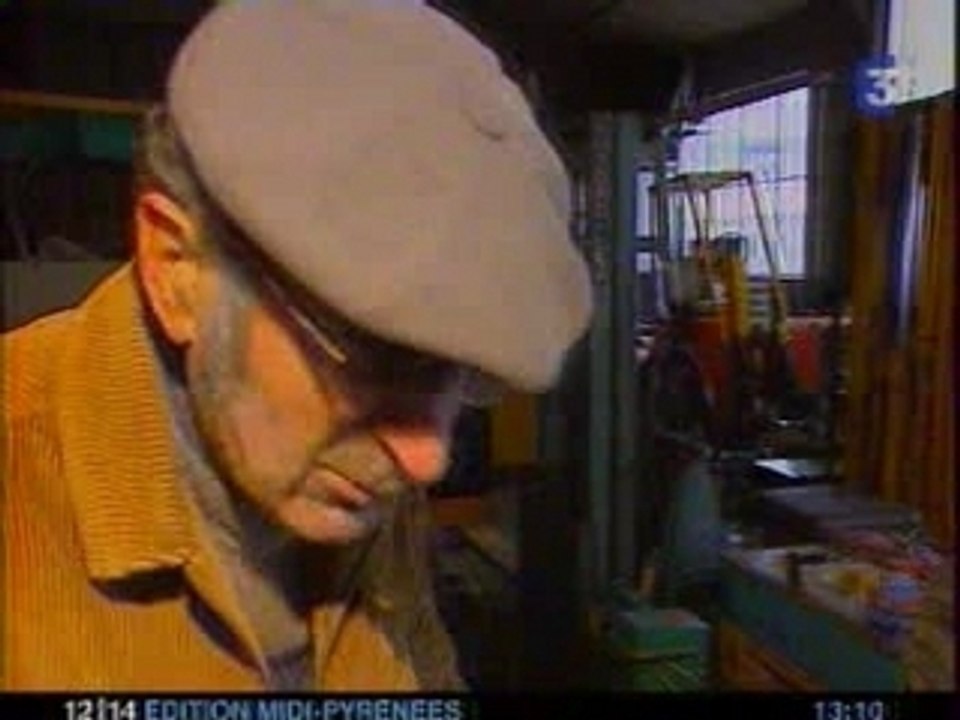 papy ésséyan une mobylette