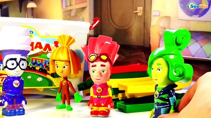 ФИКСИКИ. Мультики с игрушками. Строим паровоз из конструктора. Хитрый Нолик. Серия 13