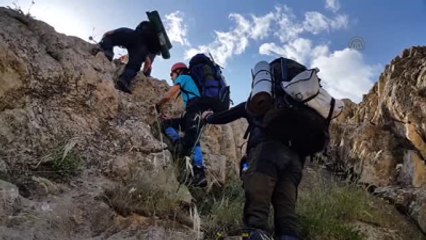 Hakkari'de Dağcılar "Sümbül Dağı"Na Tırmandı