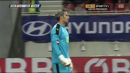 Kendi kalesine attı, izleyenleri güldürdü!