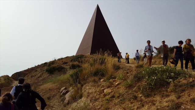 Con Antonio Presti alla Piramide in attesa del Rito della Luce