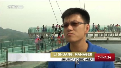 World's largest glass viewing platform near Beijing is a must-try for those who love heights.