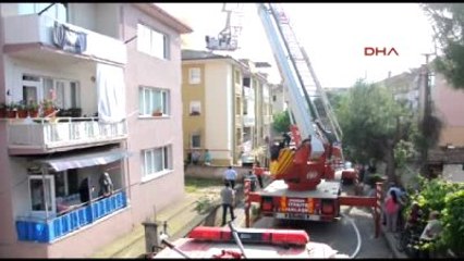 Bursa İtfaiye Eri Canını Zor Kurtardı