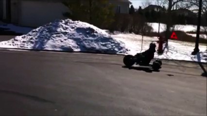 Quand ton tricycle s'éclate en morceau... Pauvre gamin