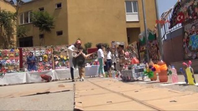 Bursa Gelinlik Peçete ve Tülden Podyum İse Kartondan