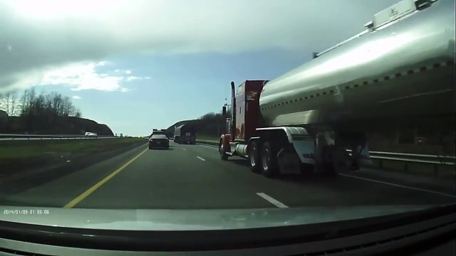 Un automobiliste impatient se fait punir immédiatement !!