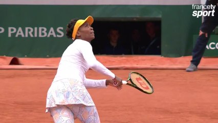 Timea Bacsinszky défend et lobe joliment Venus Williams