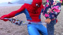 SPIDERMAN. Ярослава с Человеком Пауком запускают воздушного змея. Видео для детей