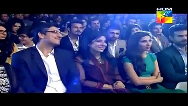 Fight Between Mahira Khan and Vasay Chaudhry in Hum TV Awards Show