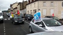 Les cheminots grévistes en opération escargot à Périgueux.