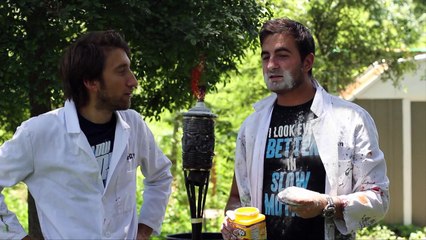 Des jets de flammes colorées en Slow Motion. Sublime !