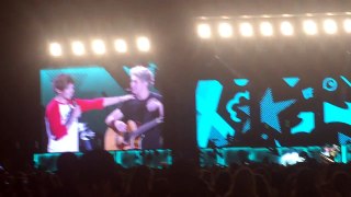 Niall talking about his foot - Montreal 5/09/15