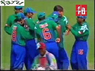 Shahid Afridi getting Lara out at the age of 16