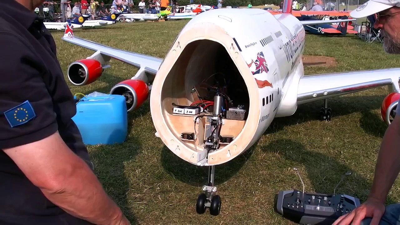NEW BIGGEST RC AIRPLANE IN THE WORLD BOEING 747 400 VIRGIN ATLANTIC AIRLINER