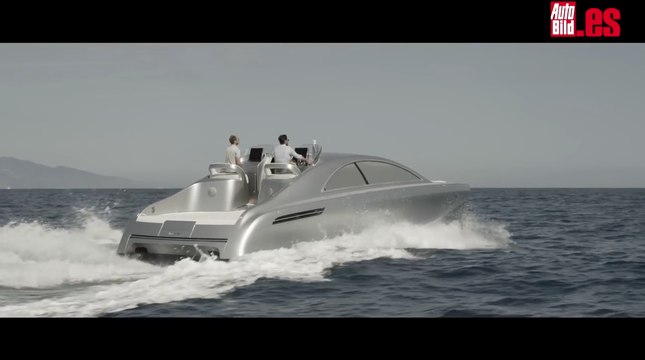 VÍDEO: Hamilton y Rosberg pilotan los fuerabordas de Mercedes