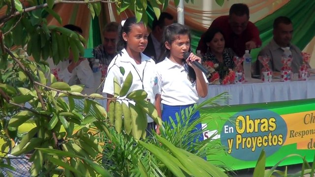 Instalan pizarras electronicas a niños de escuela cholomeña
