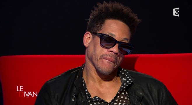 Joeystarr : Pour vivre heureux… ça sent la naphtaline - ZAPPING TÉLÉ DU 01/06/2016 par lezapping